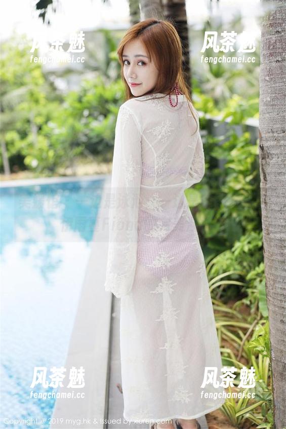 美媛馆-伊雨蔓Fiona 美媛馆 - 一边是泳池,一边是美图,私拍伊雨蔓Fiona的完美混搭。