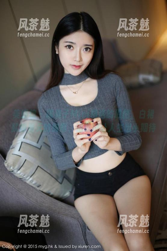 美媛馆 - 糯美子Mini精选的原图，白裙就像春天的细雨，温柔得让人生出小期待。