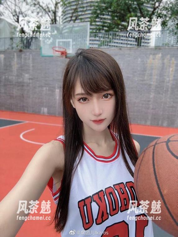 迷失在腐团儿Ikaros的原图中，学姐的样子充满了说不出口的意味