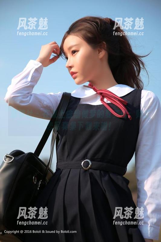 菠萝社-夏美酱 菠萝社 - 在课上偷偷做梦的夏美酱:师生恋写真集下载来啦!
