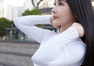 蜜桃社 - 李颖诗的在线写真：蜕变中的职业装，想象肆意乱飞。