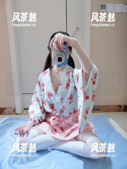 写真界的清新气息——西尔酱与白色吊带袜的默契私拍