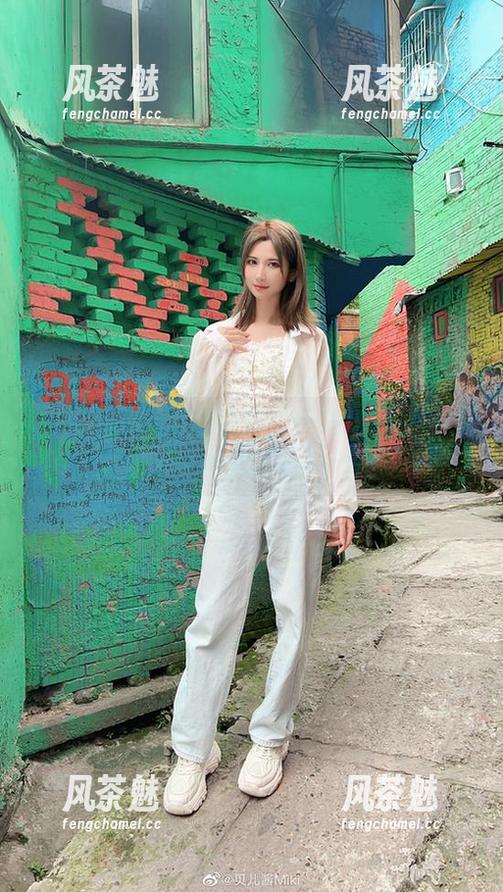 贝儿酱Miki 在传统意义上,办公室就是工作,但贝儿酱Miki的作品却让我有点分心。