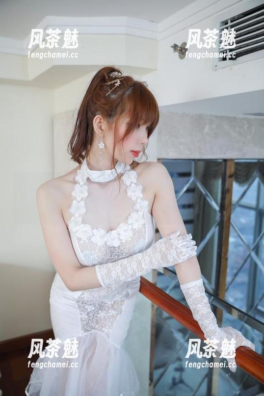 套图出击！鹿野希的孔雀服定制，让人想多说几句，却不知该说啥